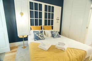 Janelas de São Bento by Porto City Hosts