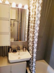 50 m to metro Ratusz Arsenał apt for 3 people