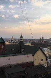 Two-floor apartments and studio 2-х этажные апартаменты и студия в самом центре