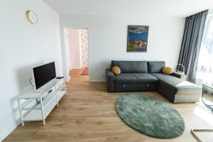 Spacious apartment close to the Old Town