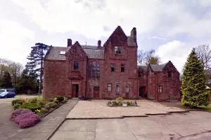 Butler's Apartment. Flat 5, Dalmore House, Helensburgh, Scotland G84 8JP - Clynder