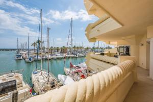 WintowinRentals Luxury and Sea View inside Puerto Marina