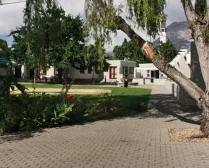 The Village Guesthouse - Ashton