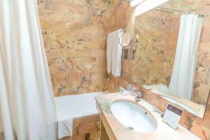 Special Offer Carnival - Double or Twin Room room in Hotel Eurosol Seia Camelo