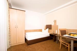 Single Room with Private Bathroom room in Ausbildungshotel St. Theresia