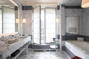 Hotels La Reserve Paris Hotel & Spa : photos des chambres