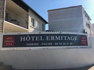 Hotels HOTEL ERMITAGE : photos des chambres