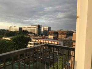 Cityscape Residences, Unit 702