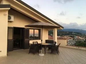 ATTICO PANORAMICO A POCHI PASSI DAL MARE - Casa Cangemi