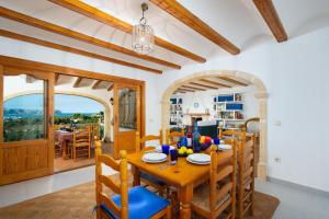 Laurel by Aguilarent