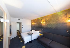 Hotels ibis Styles Poitiers Nord : Chambre Familiale Standard avec Lit Double et Canapé-Lit