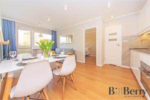 Happy - BillBerry Apartments