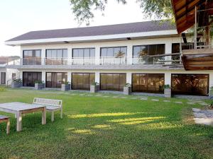 El Pueblo De Hermano by Cocotel