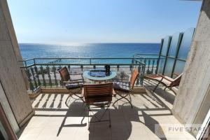 Le Majestic Promenade - Five Stars Holiday House