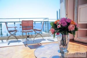 Le Majestic Promenade - Five Stars Holiday House