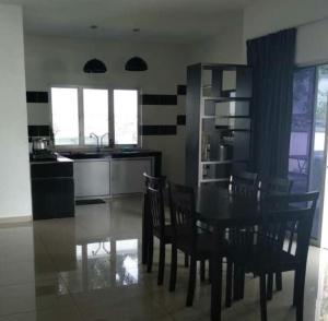 Jauzara Homestay Berkolam Renang