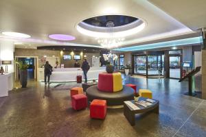 Hotels Kyriad Prestige Lyon Est - Saint Priest Eurexpo Hotel and SPA : photos des chambres