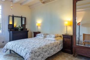 Maisons d'hotes Le Grand Yote : Chambre Lit Queen-Size avec Salle de Bains Commune 