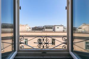 One-Bedroom Apartment room in Rome As You Feel - Vittorio Colorful Design Apartment