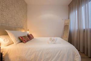 Armenta Deluxe Suite by Valcambre