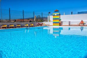 Apartment with big pool and sea view