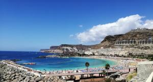 Apartment with big pool and sea view