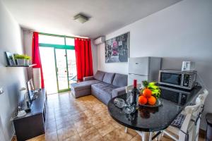 Apartment with big pool and sea view