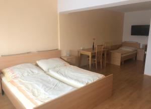 Triple Room room in Gasthaus-Pension zum Löwen