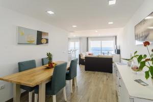 ÁTICO CON VISTAS ESPECTACULARES AL MAR