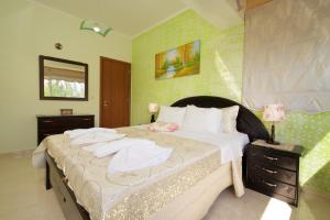 Two-Bedroom Apartment room in Villa Alonia