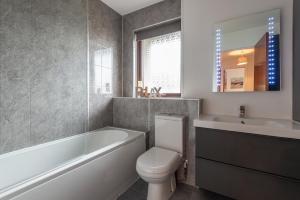 Number 5, Muirfield Court