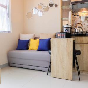 Modern and Bright 2BR Green Pramuka Apartment By Travelio