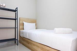 Modern and Bright 2BR Green Pramuka Apartment By Travelio