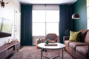 Apartment room in Chic 1BR in South Congress #370 by WanderJaunt