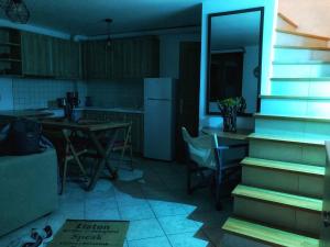 Romantic maisonette in the heart of Pythagoreio LH door