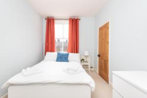 Charming Base for 5 Guests Near Bishy Rd in York - Pass the Keys