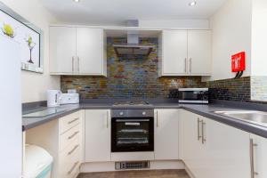 Two-Bedroom Apartment with Sea View room in Beachcliffe Lodge Apartments