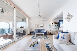 Apartment with marina view