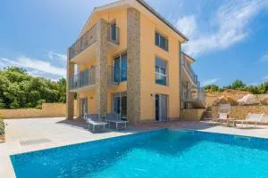 Fabulous house B with outdoor pool - 扎顿