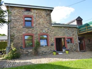 Charming Holiday Home in Montleban with Private Garden