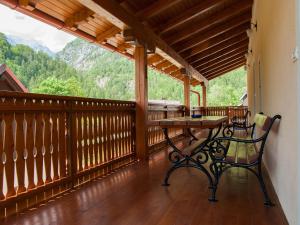 Apartments and rooms Nataša 1