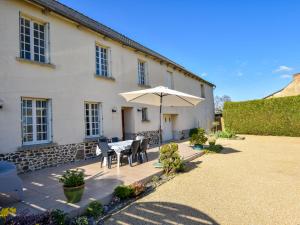 Maisons de vacances Holiday home with pretty terrace and garden, near the Paimpont forest : photos des chambres