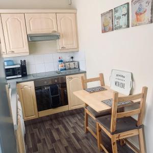 Be My Guest Liverpool - Ground Floor Apartment with Parking