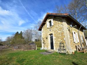 Maisons de vacances Inviting Holiday Home in Montaron with Garden : photos des chambres