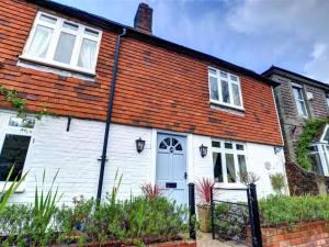 Stunning Holiday Home in Robertsbridge with Private Garden