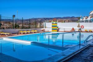 APT with sea view and large swimming pool