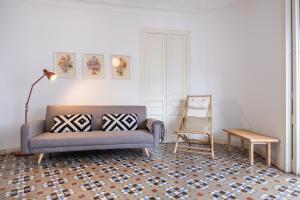 b32-Sunny and Modernist apartment for groups in center