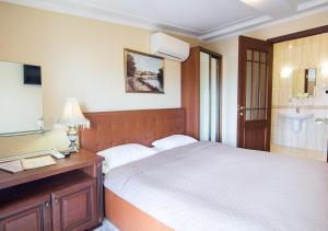 Double Room with Balcony and Sea View - Attic room in Villa Venezia