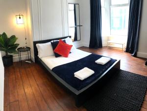 Four-Bedroom House room in Air Host and Clean - Stanley House Large house sleeps 10 5 mins to city centre