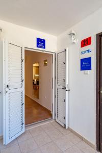 Apartments in pinewood near the sea